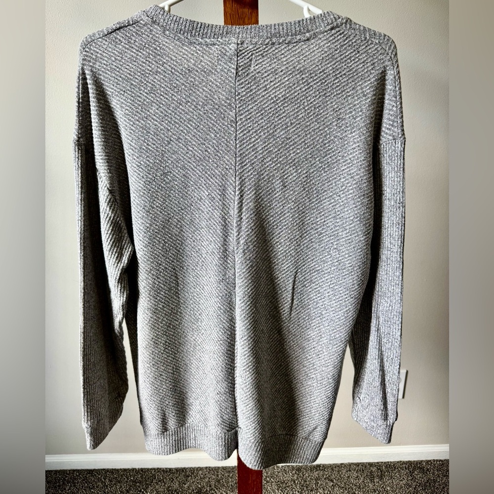 Per Se Women’s Light Gray V-Neck Ribbed Knit Sweater Medium - Picture 6 of 7